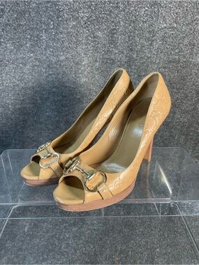 Gucci Guccisimma Horsebit Open Toe Light Sand Leather Heels Size 7 Monogram